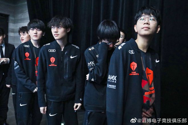 窗口内将球